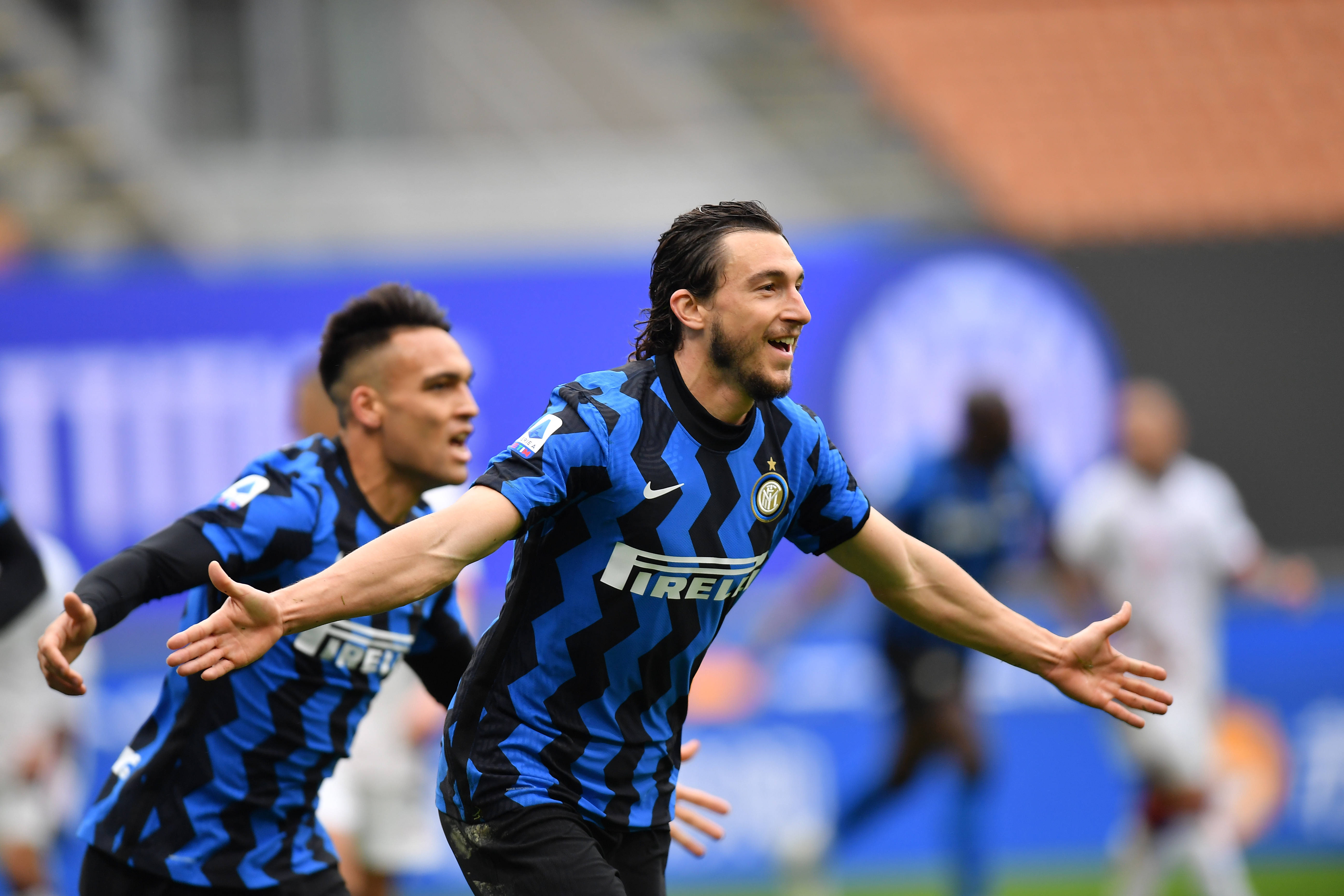 欧冠球员表现评析：C罗连续进球,（C罗连场破门：欧冠球员表现解读）