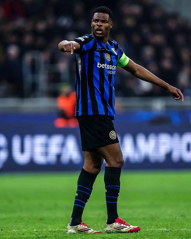 西甲半场：福特进球后伤退，巴利乌逃点，埃尔切1-0巴列卡诺（西甲半场战况：福特先拔头筹后伤退，巴利乌逃过点球，埃尔切暂1-0领先巴列卡诺）