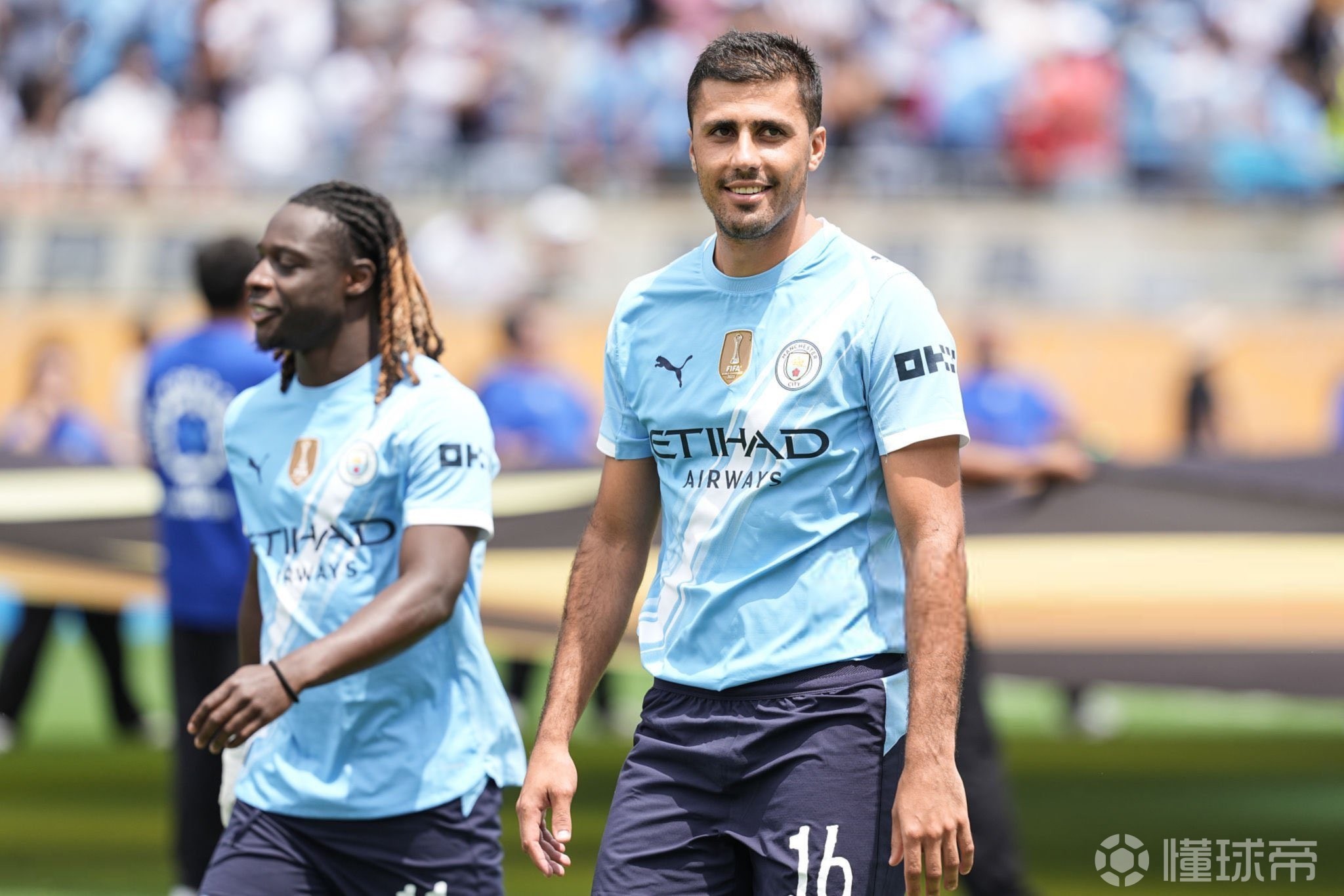 暗示续约还是离队？刘洋晒与瓦科互换球衣照片（续约还是离队？刘洋晒与瓦科交换球衣照引猜测）