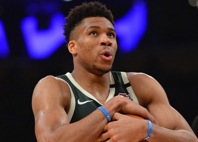 爷青回，维耶里社媒晒与大罗、巴乔、托蒂、卡纳瓦罗等人合照（回忆杀！维耶里社媒晒与罗纳尔多、巴乔、托蒂、卡纳瓦罗等传奇合影）