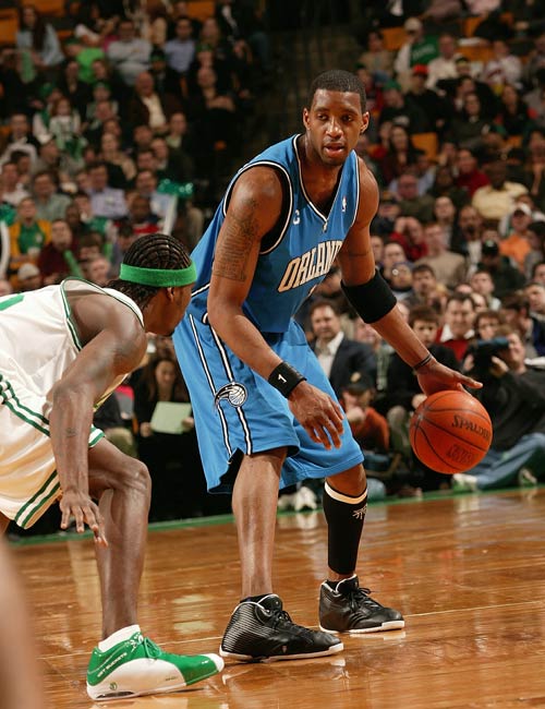 中超裁判判罚引发巨大争议（中超裁判判罚掀起轩然大波）