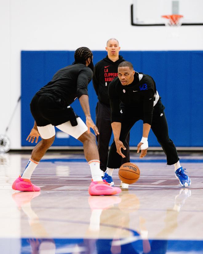 利物浦正式发布新赛季球衣，时隔13年再度携手阿迪达斯（利物浦官宣新赛季球衣，13年后再携手阿迪达斯）