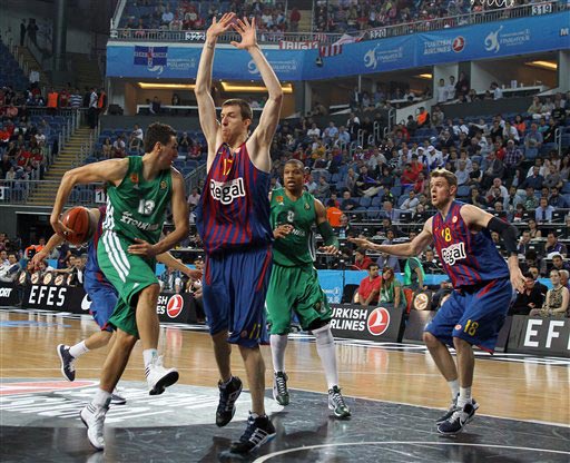 备战秋冬高尔夫：你的保暖防风战袍准备好了吗？（秋冬高尔夫来袭：你的保暖防风装备到位了吗？）