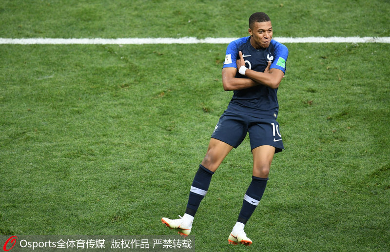 中场球员的职责是什么？