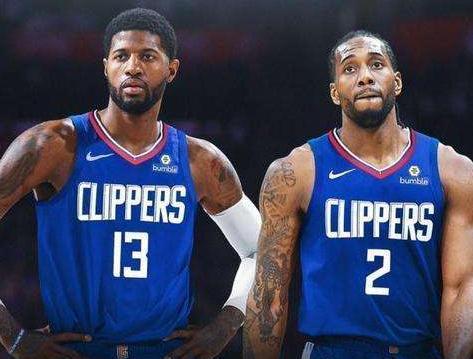 RMC：巴黎的大巴车比赛当晚在毕尔巴鄂市中心遭到石块袭击（RMC称：比赛当晚，巴黎队大巴在毕尔巴鄂市中心遭投石袭击）