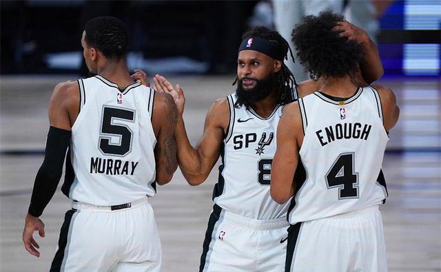 篮球湖人主帅公开力挺球队核心：不可动摇（湖人主帅公开声援核心球员：地位不可撼动）