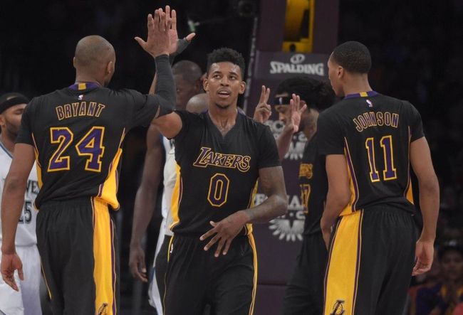 一波三折！邮报：曼联前锋谢什科因食物中毒，复出再次推迟（邮报：谢什科食物中毒，曼联前锋复出计划再度延后）