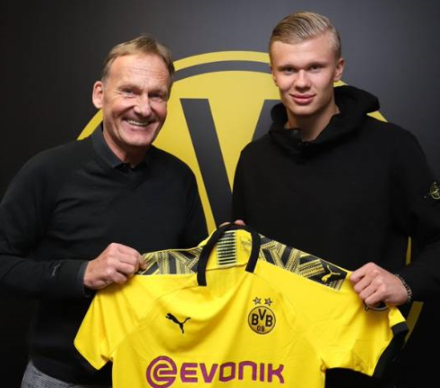 罗马诺：梅努可能在1月离开曼联，那不勒斯对租借他很感兴趣（罗马诺：那不勒斯有意租借梅努，球员或在冬窗离开曼联）