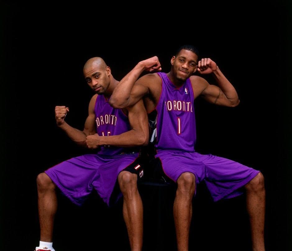 周末足坛激烈对决，拜仁、曼城、巴萨、AC米兰分别取得胜利，上演精彩绝杀。（周末豪门齐报捷！拜仁、曼城、巴萨、AC米兰相继取胜，上演压哨绝杀）