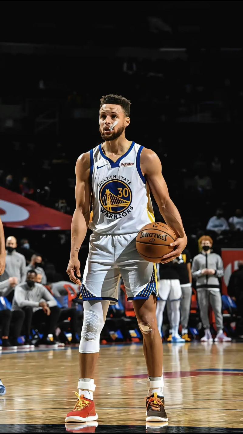 本世纪德甲戴帽数前10：莱万384场16次第1，凯恩76场10次第3（德甲本世纪帽子戏法前十：莱万384战16次领跑，凯恩76战10次位列第三）