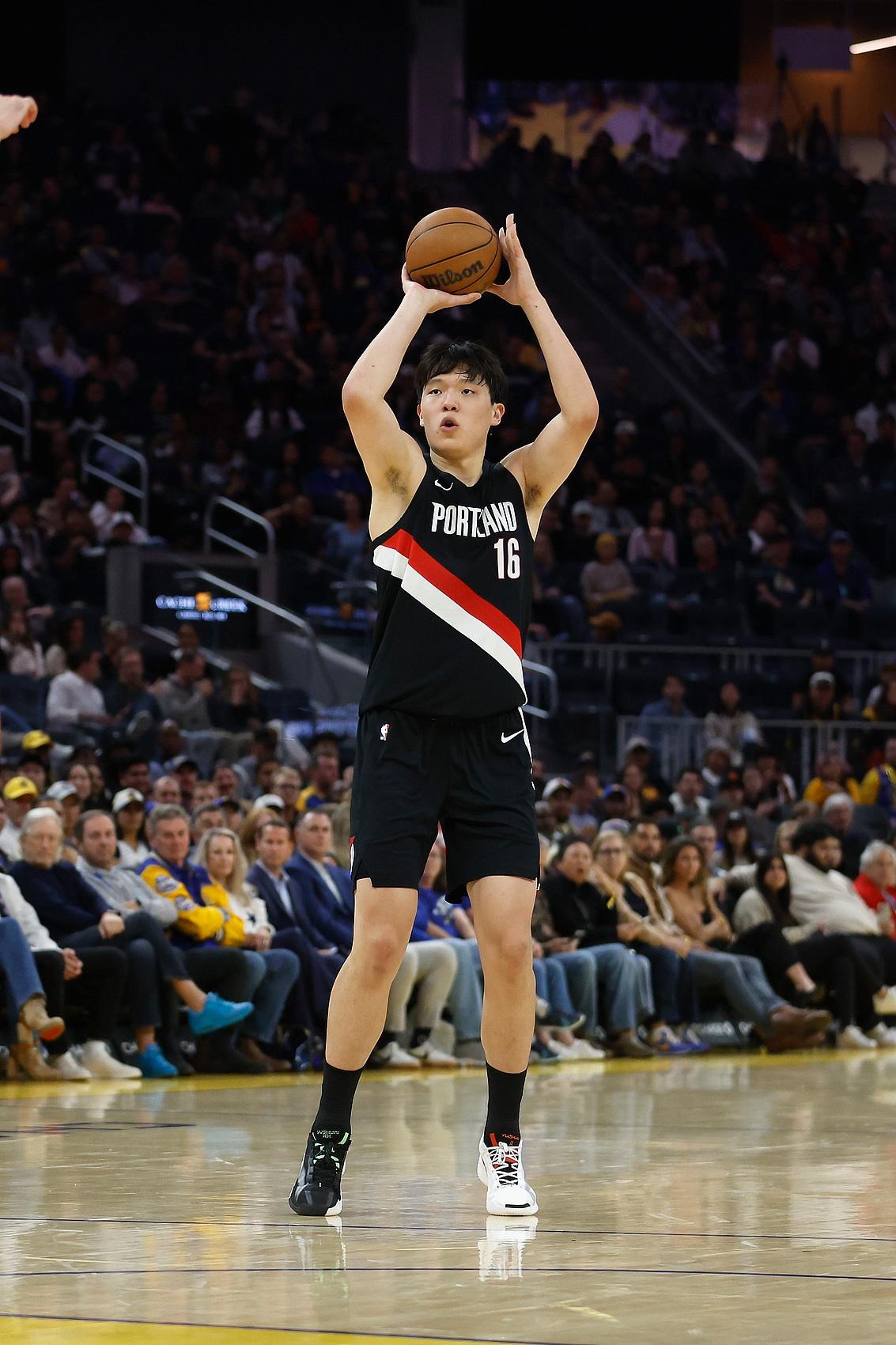 康宁汉姆半场轻取19分5助攻，活塞71分平赛季半场最高（康宁汉姆半场19分5助，活塞71分追平赛季半场最高）